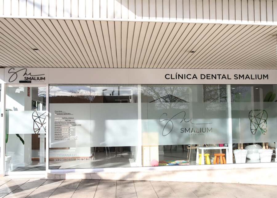 Façana clínica dental Smalium a Cerdanyola